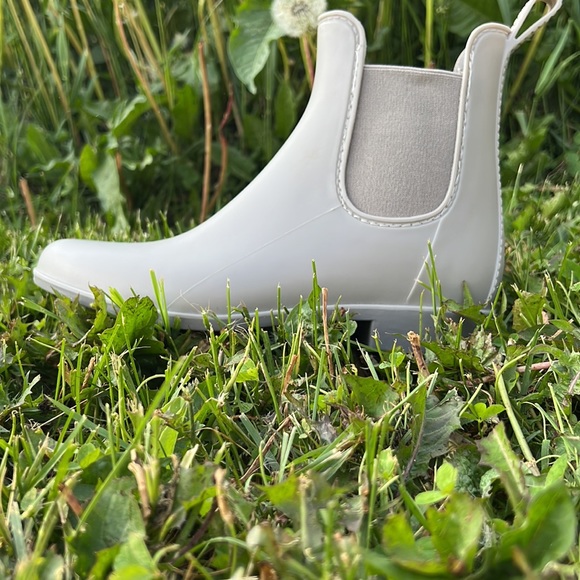 I am selling rain,summer, winter boots - Picture 3 of 5